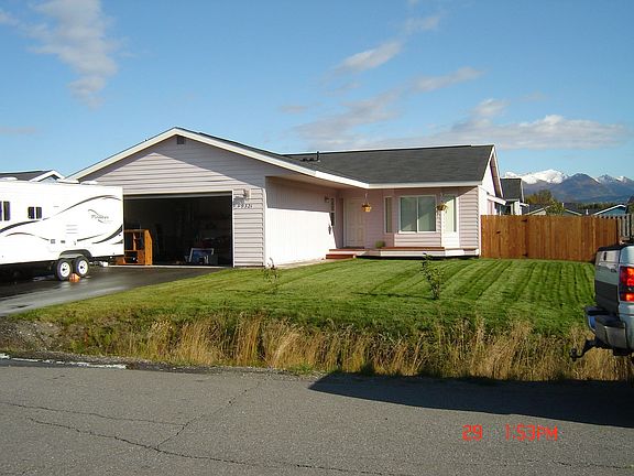 3 bed/2 bath/2 car garage