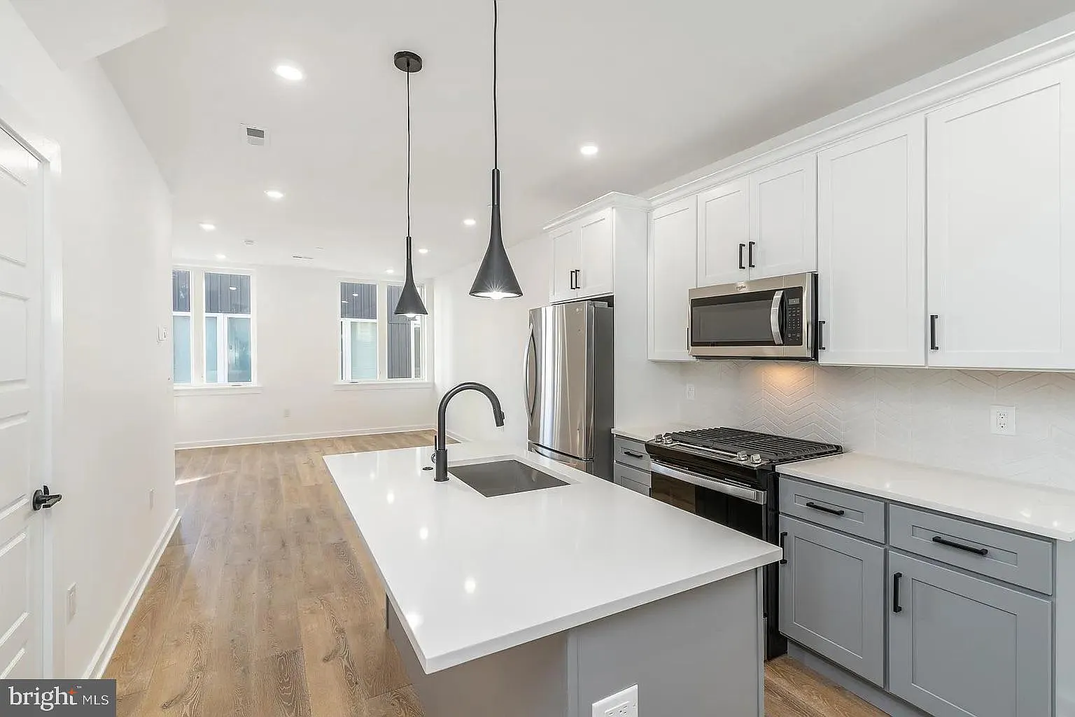 2 bed, 2.5 bath, 1600 sqft, $2,600 — Photo 3