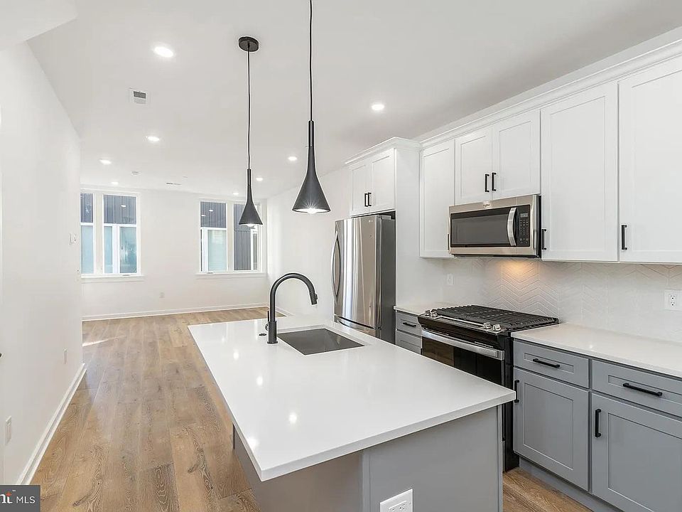 1st image of 1325 Buttonwood St #2