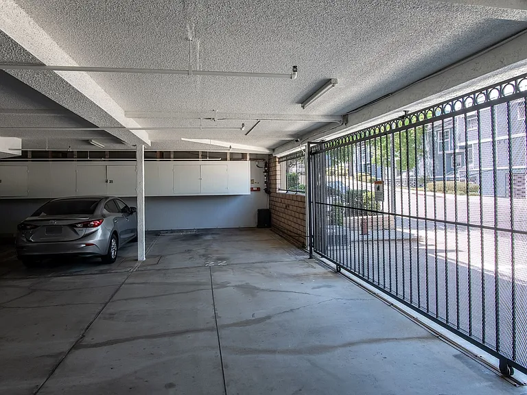 404 E Birch St — Photo 31