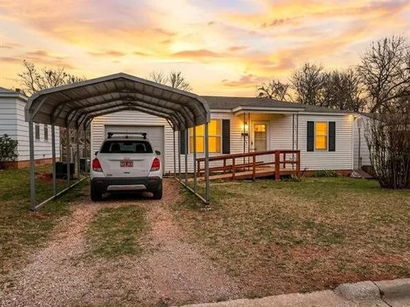 1312 N Elm St, Guthrie, OK 73044