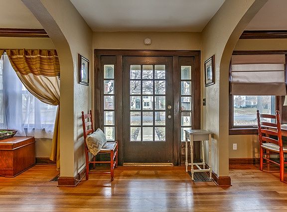 3rd image of 1009 W Gregory Blvd
