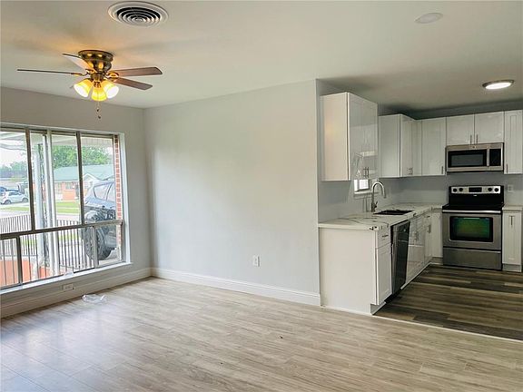 3rd image of 5201 Warwick Dr