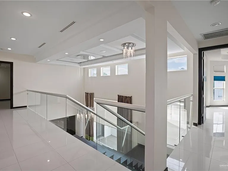 2505 May Ave — Photo 6