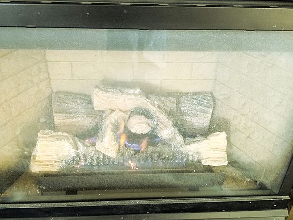 Gas log fireplace