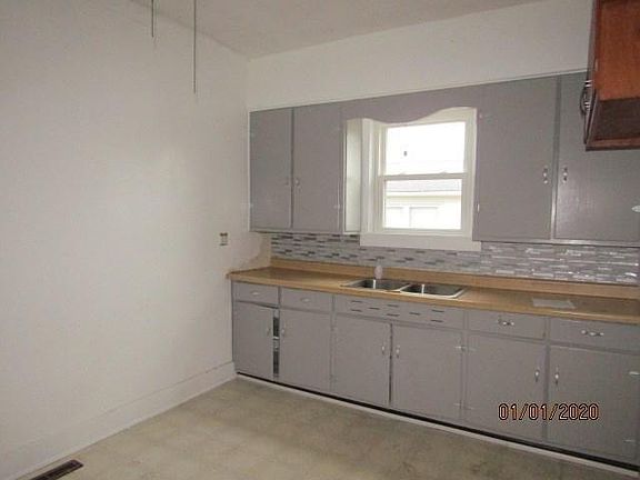 4th image of 305 W Market St