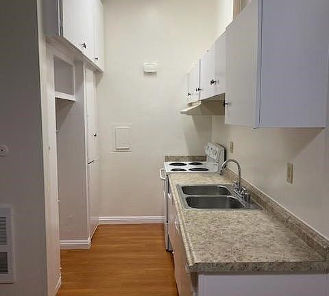 Kitchen (dishwasher included)