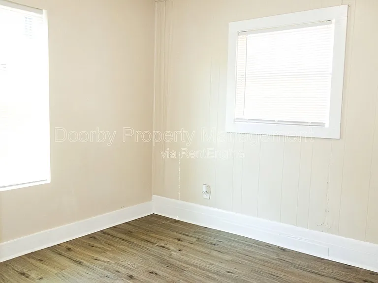 1503 E 18th St — Photo 11