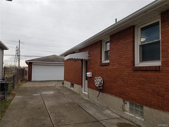 4th image of 213 Joseph Dr