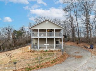 827 Pleasant View Dr, Dandridge, TN 37725
