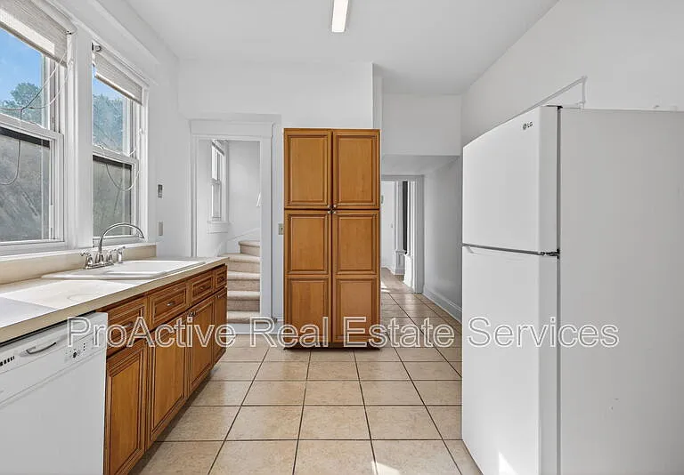 1008 Grayson St — Photo 18