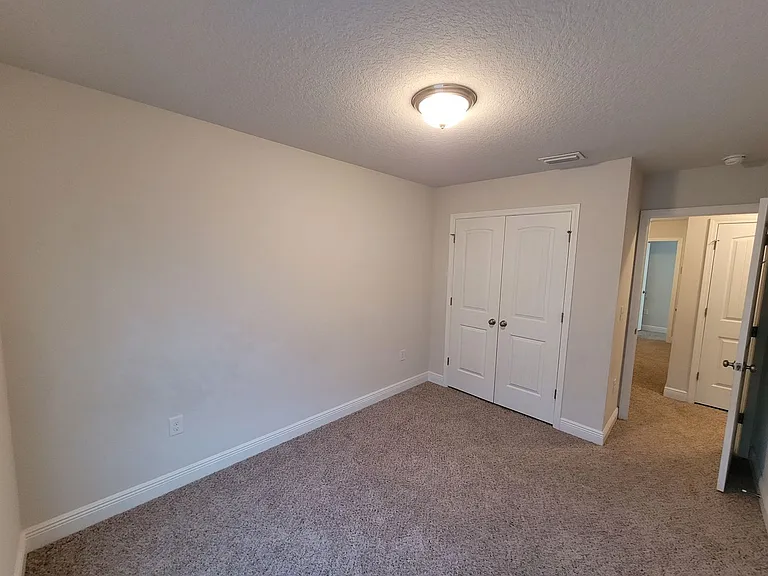 1933 Pointe Dr — Photo 12