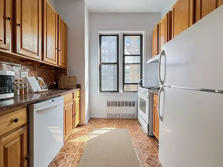 215 W 101st St #7B — Photo 2