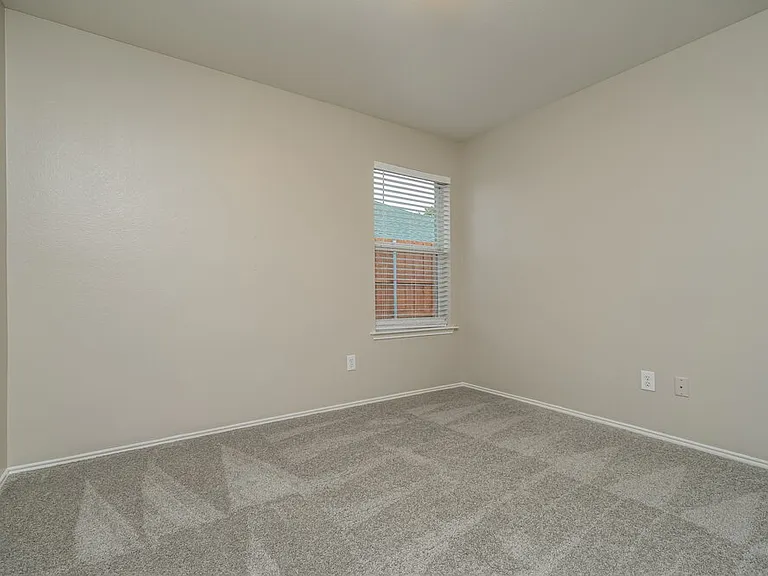 904 Nancy Dr — Photo 13
