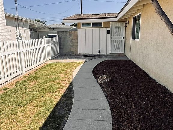 3rd image of 11636 Parkmead St