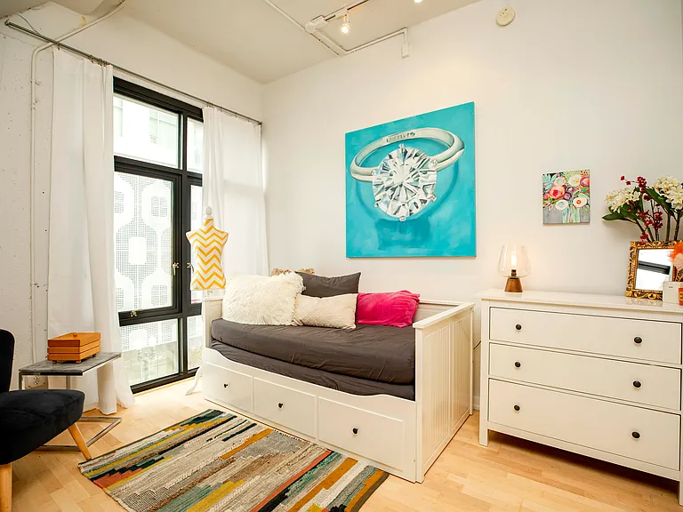 330 W 11th St #306 — Photo 10