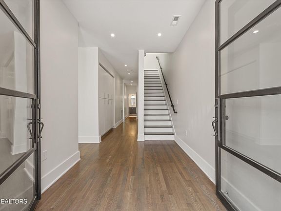 5th image of 521 W Vine Ave