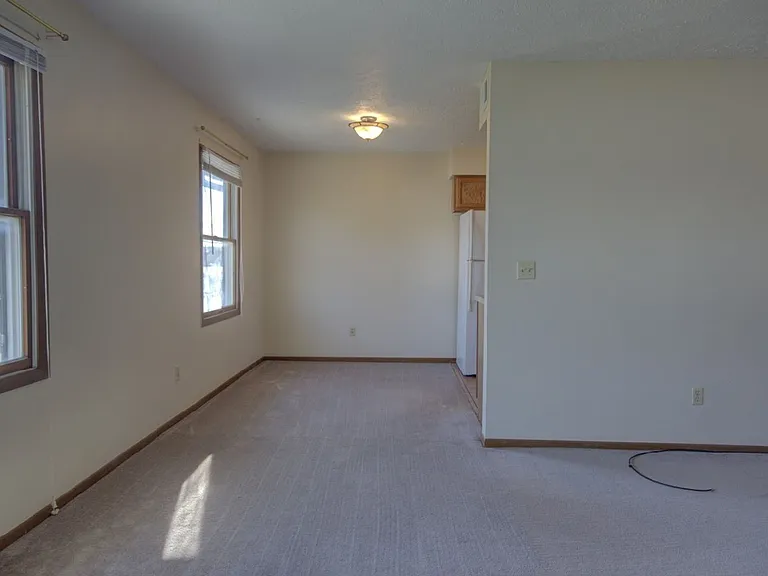 715 Hillside Dr — Photo 9