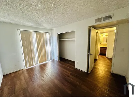 3 bed, 1300 sqft, $1,000 — Photo 3