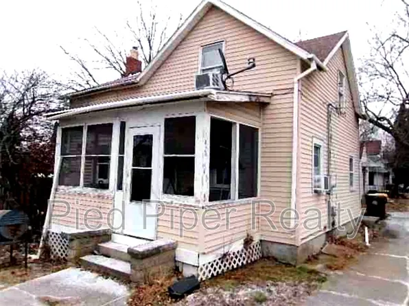 254 W Homer St, Freeport, IL 61032