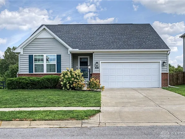 372 Warm Springs Dr, Fairborn, OH 45324