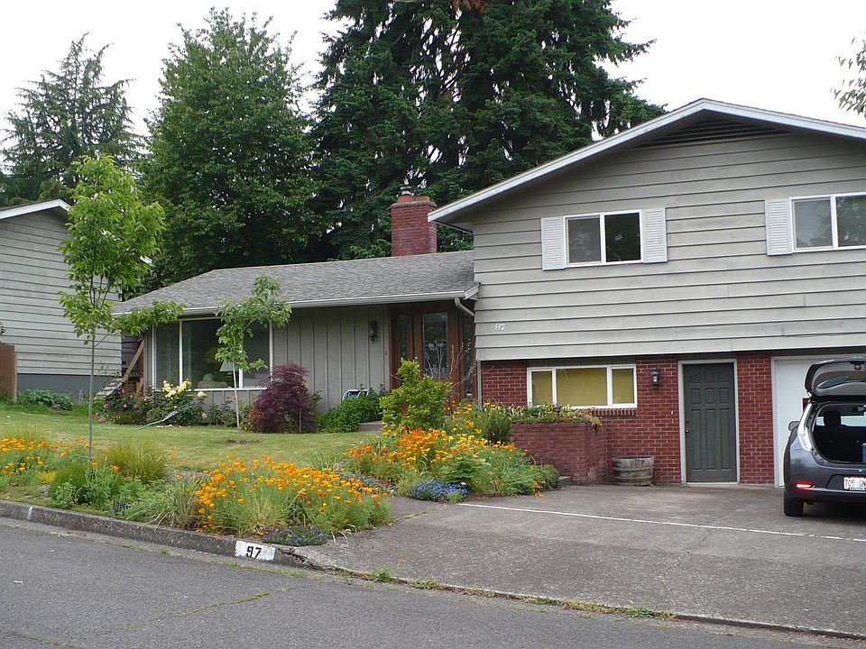 Cozy home, oak floors, near shopping, restaurants, schools. Large back yard with gardening potential.