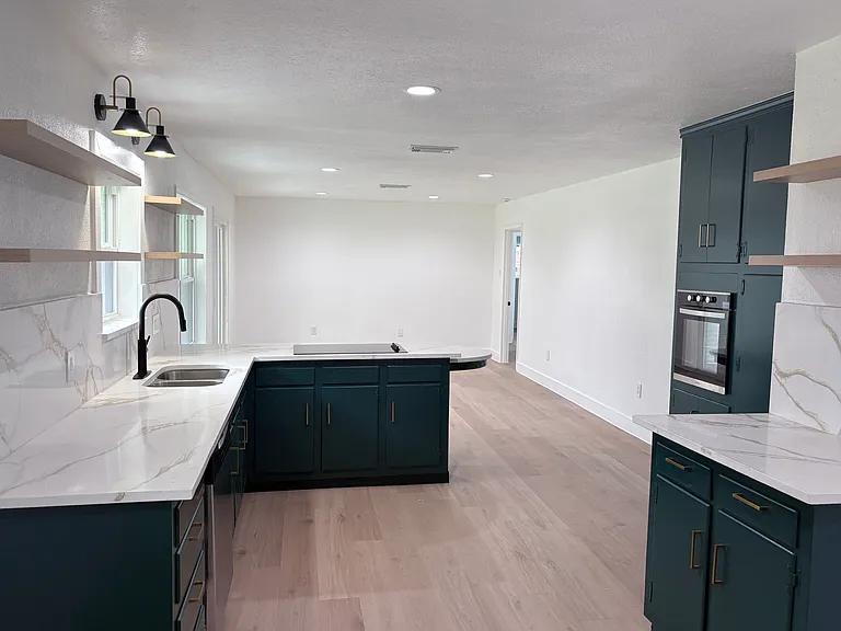 704 Fleetwood St — Photo 15