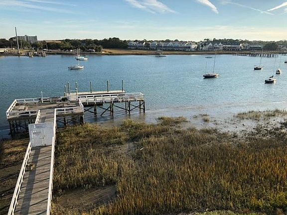 Community fixed pier and dock