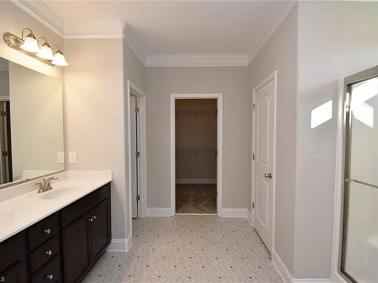 5553 Marblehead Dr — Photo 10