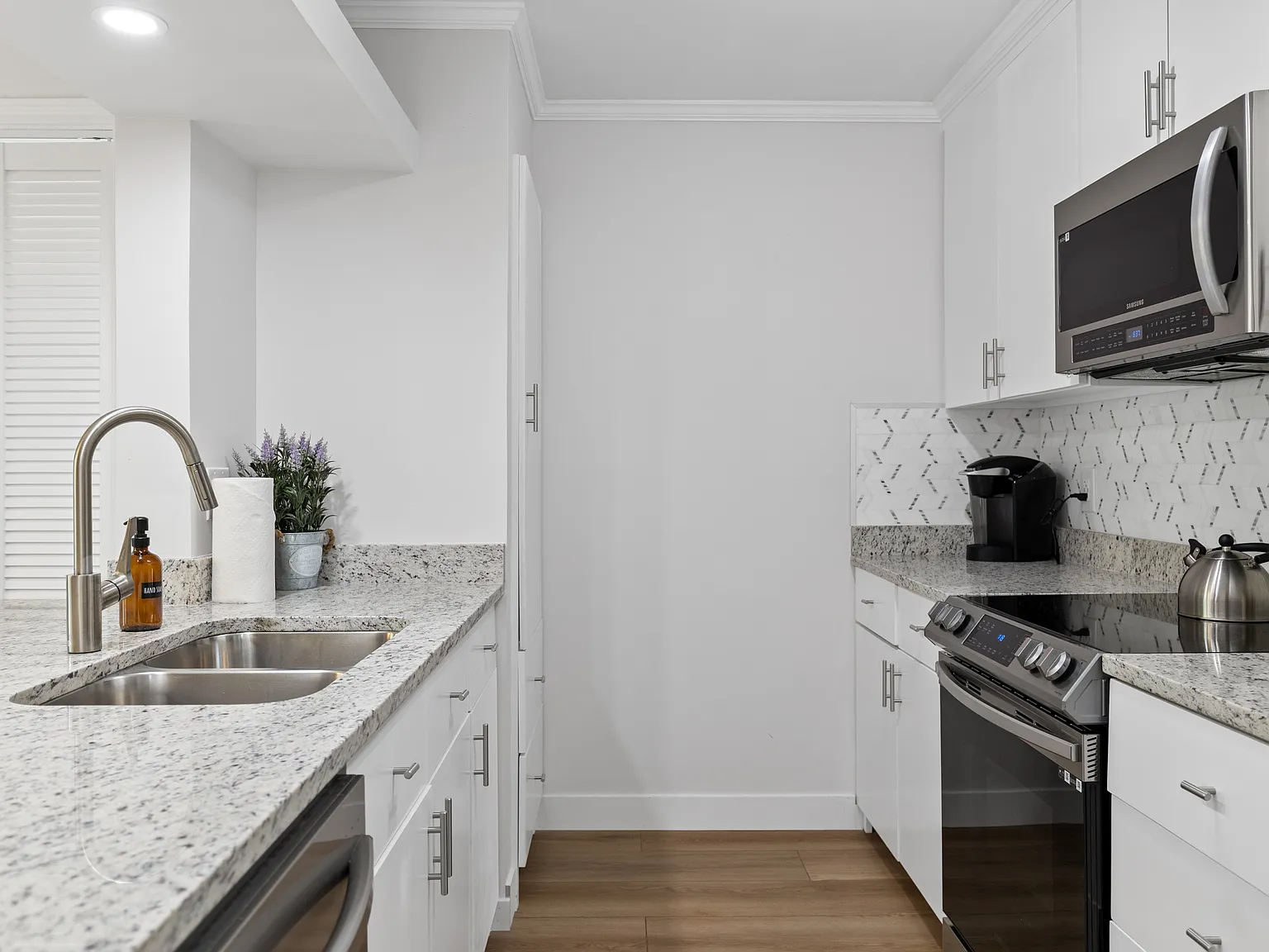 2 bed, 944 sqft, $2,950 — Photo 4