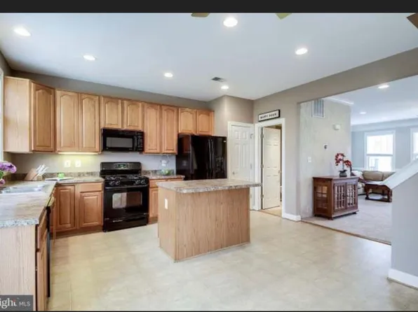 8203 Glade Bank Dr, Manassas, VA 20111