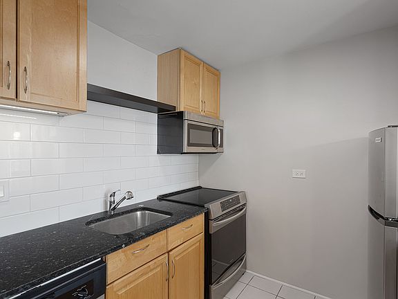 4th image of 6166 N Sheridan Rd APT 26H