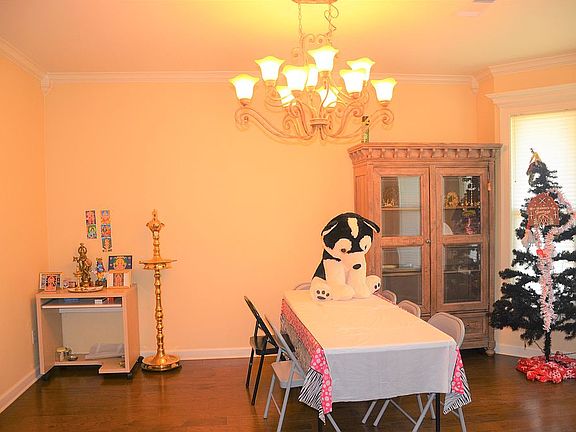 5th image of 46 Forest Valley Ln