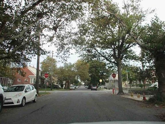 Exterior Neighborhood (street photo)