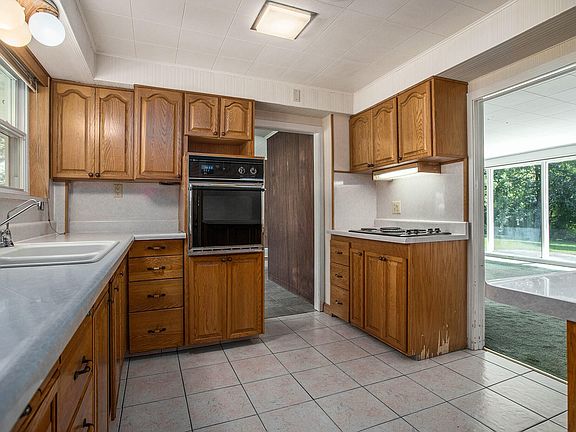 4th image of 141 Winston Dr