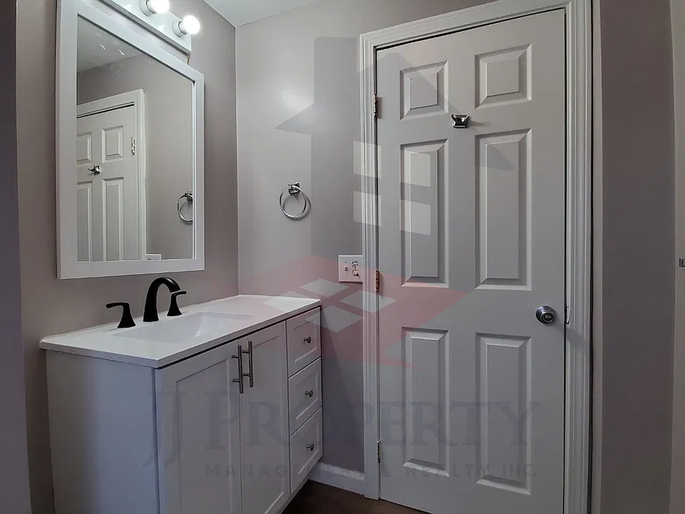 26 Helme St #1