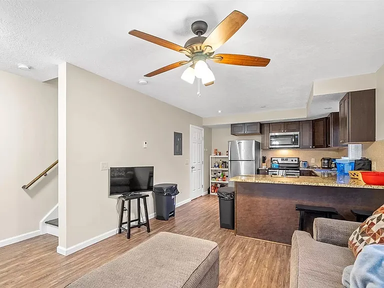 127 Birdseye View Dr #B — Photo 4