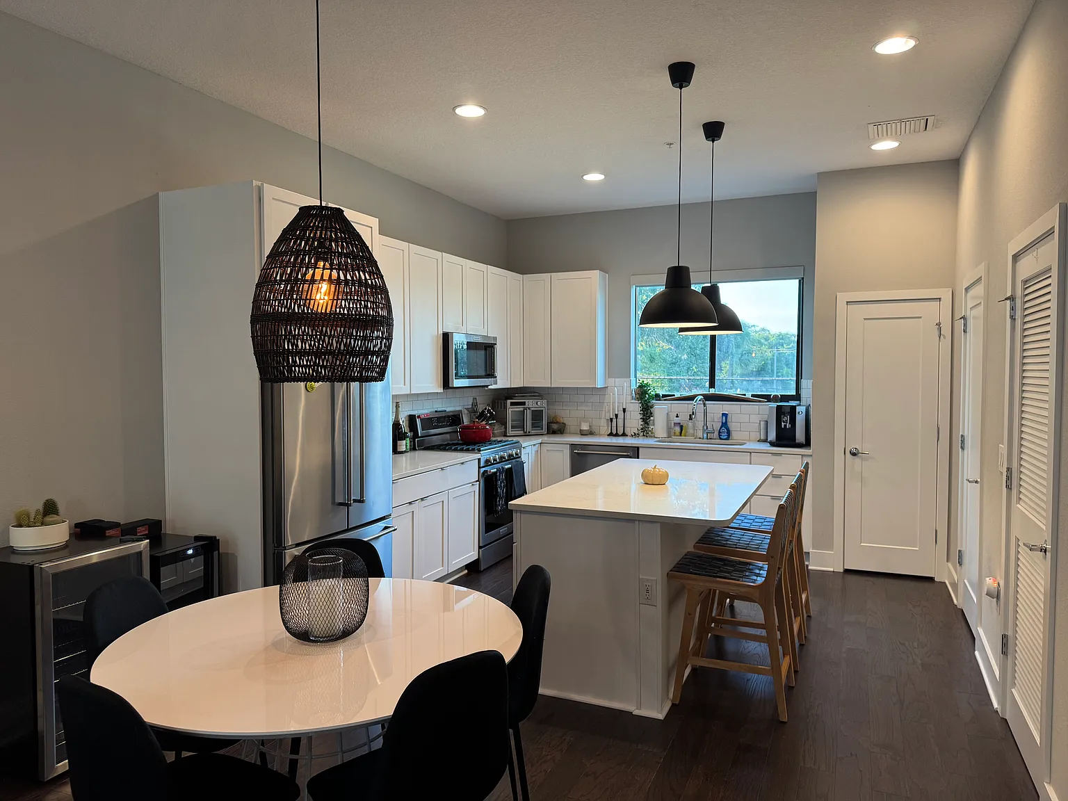 2 bed, 2.5 bath, 1590 sqft, $3,900 — Photo 3