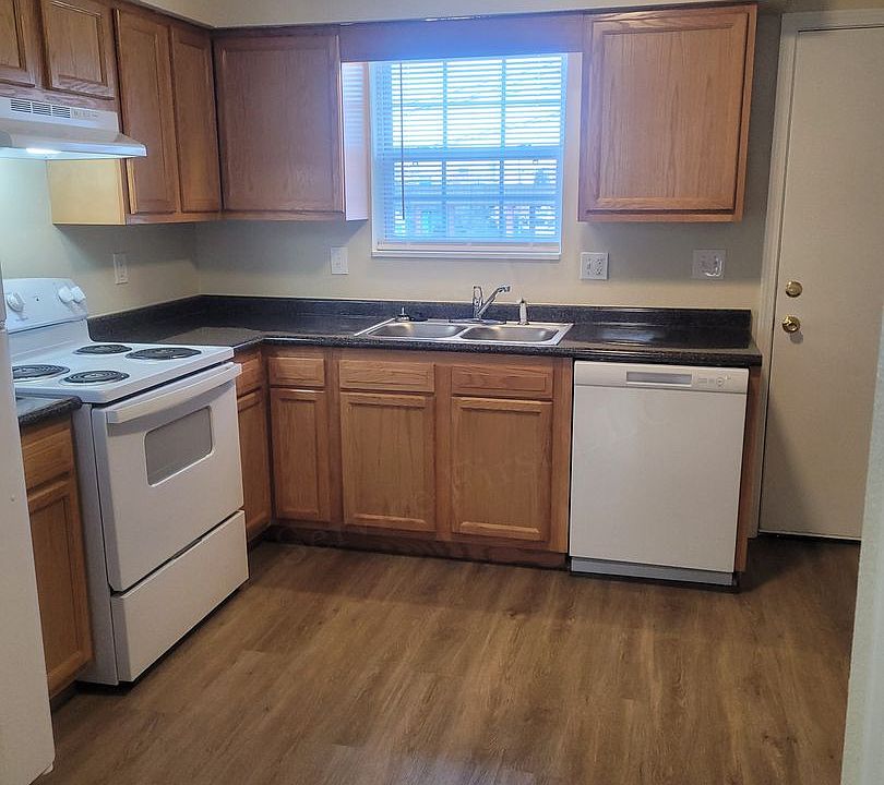 1st image of 1909 Westmoor Dr APT 5