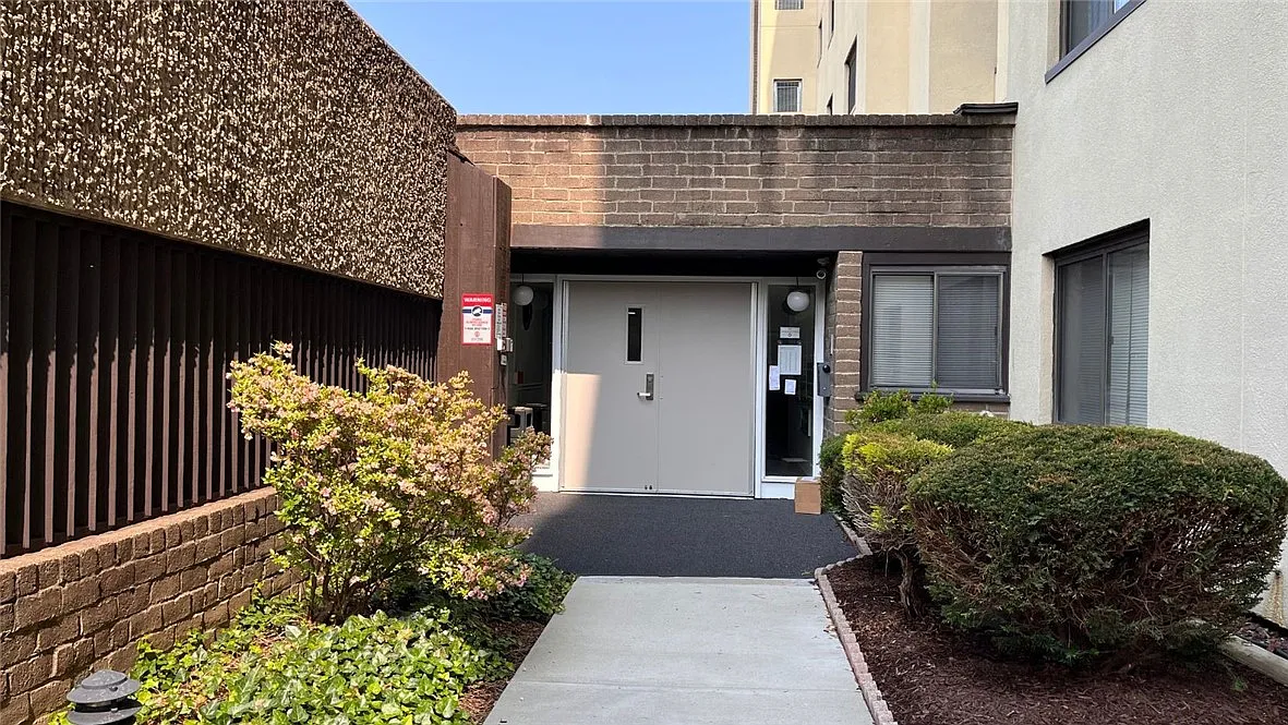227 S Home Ave APT 103 photo 1