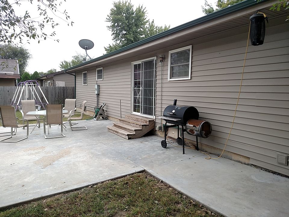 1st image of 22 N Harris Dr