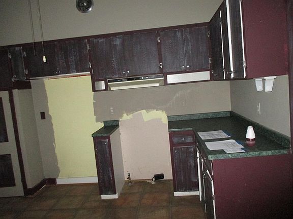 3rd image of 214 N Gaylord Ave