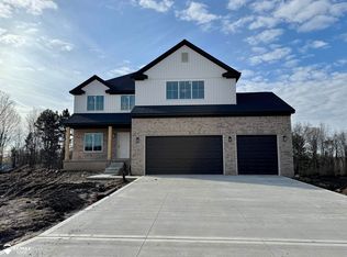 8311 Peninsula Cir, Grand Blanc, MI 48439