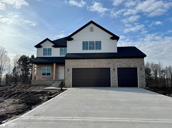 8311 Peninsula Cir, Grand Blanc, MI 48439