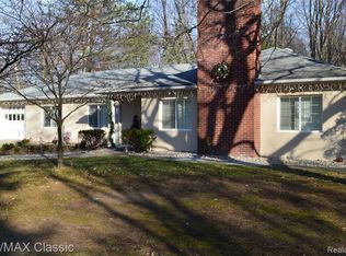 2121 S Newburgh Rd, Westland, MI 48186