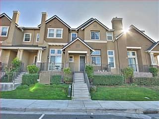 1st image of 1076 Green St