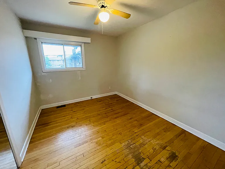 706 Hastings Ave — Photo 2