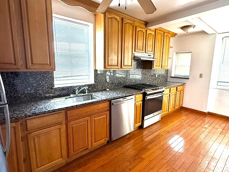 74 Portland Pl #1 — Photo 6