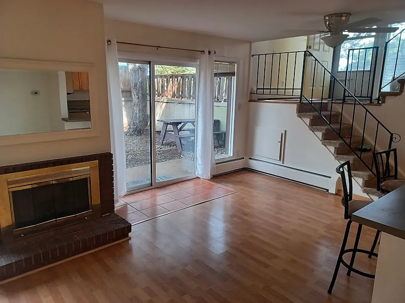 2 bed, 1200 sqft, $2,225 — Photo 3