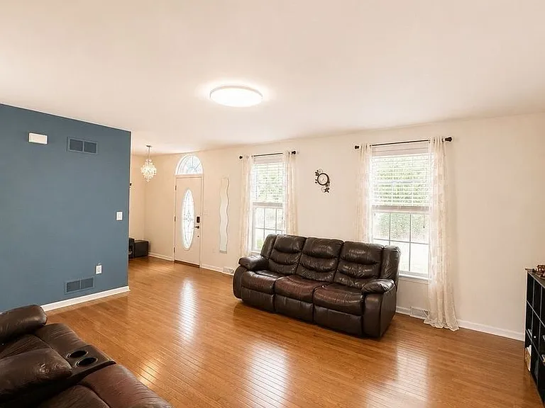 10551 Cherry Grove Ct — Photo 2
